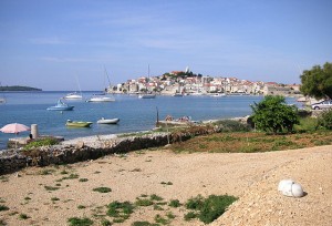 640px-Kroatien_Primosten_südlich_Sibenik